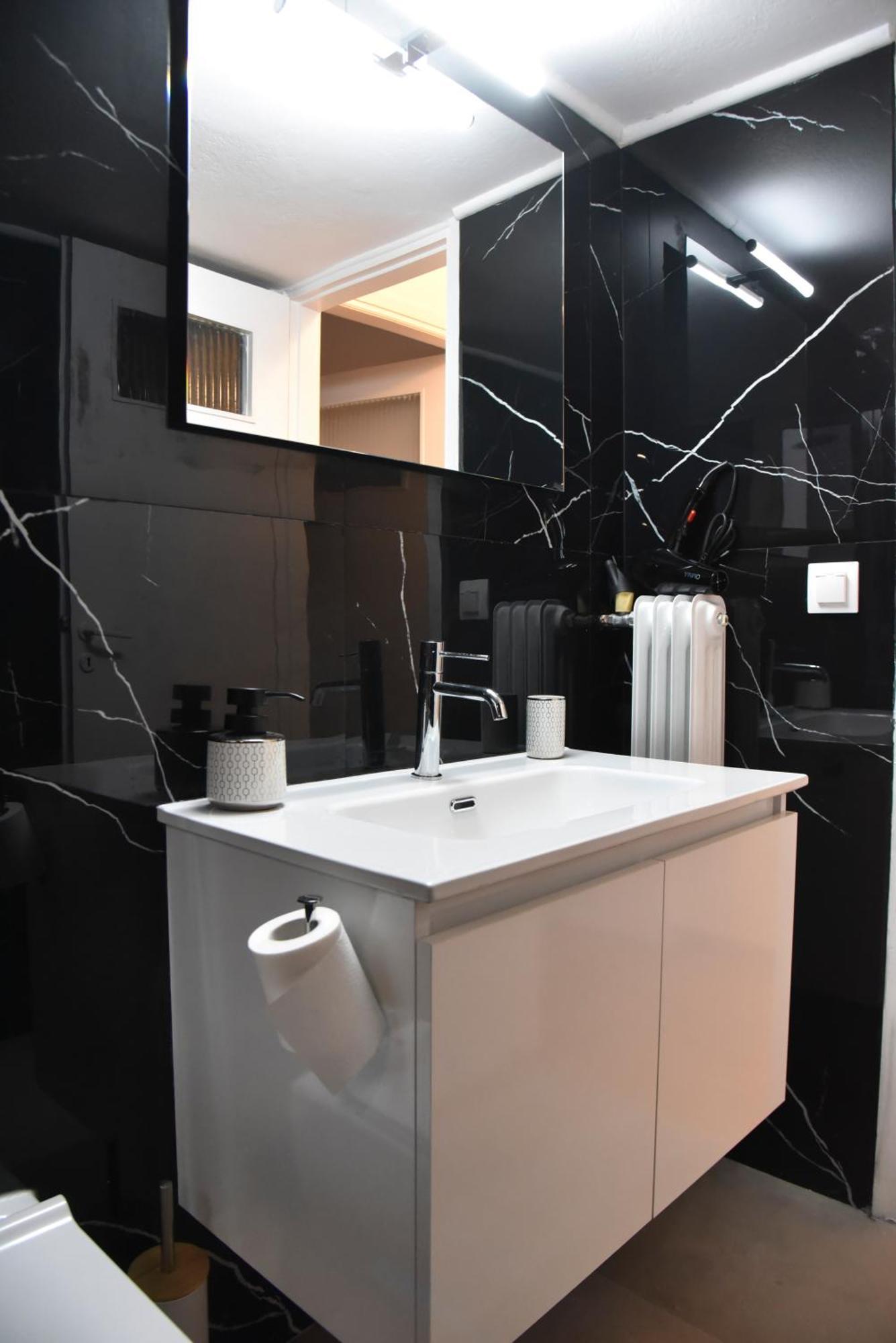 Ηλιόλουστο Apartment เอเธนส์ ภายนอก รูปภาพ